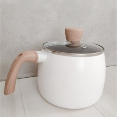 IKEA MANGOFISK 單柄鍋附蓋 白色 2.3公升 不沾鍋 單人牛奶泡麵鍋 電磁爐可用, 1個, 白色/木色, 24cm