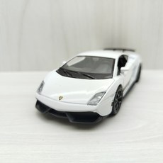 宅米吉 全新盒裝現貨 1:36 藍寶堅尼 Gallardo 蓋拉多 LP570-4 白色 合金 迴力車, 1個