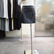 에고이스트 인조가죽 플레어 미니 스커트 ER1WS160BK_CA 595425