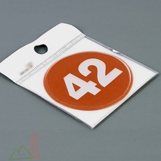 케이쓰리 라커 1P 원형 62MM 에폭시 번호판 레드 1-50 42, 1개