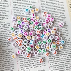 컬러폰트큐브알파벳비즈 7mm (100개), 1개