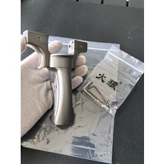 螺絲夾片彈弓 鈦合金弓頭 航空鋁手柄 帶瞄具 皮筋 防滑圈, 如圖所示, 1個