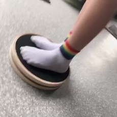 輕巧型扭腰器，居家運動器材，木質扭腰盤，防滑瘦腰神器，健身器材, 黑白, 1個