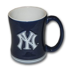 Boelter Brands MLB 뉴욕 양키스 릴리프 조각 세라믹 머그 425.2g(15온스)