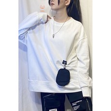 個性運動風附小掛包上衣束口拉鍊褲，白底黑字運動套裝，勾勾小包上衣、溢於言表褲、非黑即白褲