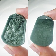 玉我翡翠 龍牌翡翠吊墜，瓜地馬拉A貨，守護寶寶平安，精巧設計，配戴舒適，送禮自用皆宜