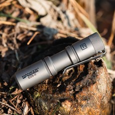 電筒王 Manker E05 II AA 1300流明 高亮遠射EDC手電筒 背夾 尾按開關 Type-C, 1個, 鈦噴砂-日亞(高顯色800流明), 鈦噴砂