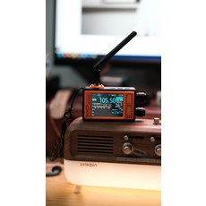 NXP- NANO 收音機 TEF6686車規晶片 ESP32主控 2.4寸IPS觸摸屏幕 黑橙色撞色設計, 標題內介紹, 如圖所示