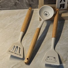 臺灣出貨 可愛熊硅膠鍋剷家用不粘鍋不傷鍋硅膠剷勺耐高溫食品級炒菜剷廚具 XJTB, 1個, 湯勺【熊掌】原木手柄,康廚逸家【食品級硅膠鍋鏟套裝】