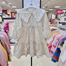 쁘띠앙팡 산본점 @봄 가을 초특가세일@ 봄이온듯 화사한 꽃들이 만발한 프링파스텔원피스에요^^ 소매와 카라에 레이스로 이쁨가득~~!! 편하게입는 데일리템