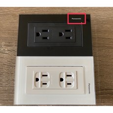 Panasonic 國際牌 GLATIMA 接地雙插座 附玻璃蓋板, 1個, 橫式面板,白色玻璃