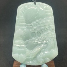 精雕細琢翡翠山水牌：天然美感與傳統藝術的完美結合，寓意平安吉祥