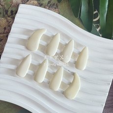 老羊樂器店 YOUNG MUSIC 牛骨古箏指甲 雙手適用 加厚凹槽 手工打磨 大號, 1個