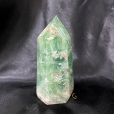 螢石柱 青草原 澎紗裙狀石紋 夏日綠 帶小晶洞 羽毛體 彩虹光 綠螢石