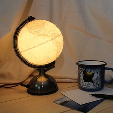 復古地球儀燈具，居家裝飾擺件，書房臥室檯燈，探索世界地理知識, 米白
