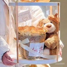 【臺灣-出貨】抱抱熊玩偶花束生日禮物送女生朋友卡布奇諾閨蜜永生花玫瑰仿真花 NJYB, 紅玫編織花籃-蓓蕾帽小熊【圓形禮盒款】,21朵【成品花束送賀卡+燈串】