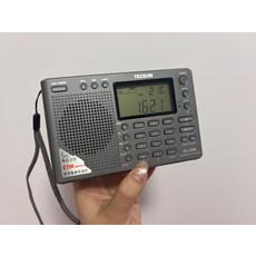 自用德生PL-380全波段收音機 幾乎全新 只用過兩次一直 成色如圖 存在一些污漬（可能是染色痕跡 不影響功能）請看清楚所有描述和圖片並接受再拍 沒想好不要拍 跑單拉黑!!! 【標價就是賣價 大, 標題內介紹, 如圖所示