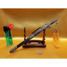 龍筑刀劍 一尺三神明手捧鎮殿龍款七星劍尚方寶劍 銅製仿古不鏽鋼手工真劍身黑檀木劍鞘 全長約20公分, 1個, 黑檀木