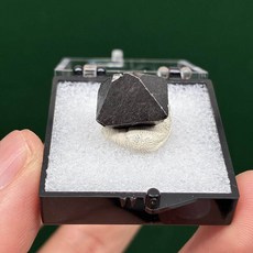 광물 표본 상자 A14B 1PCS 100 천연 자철석 돌과 크리스탈 치유 석영 보석 교육 크기 353535mm, 옵션17) P