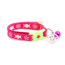 오컬트 참과 벨이 있는 Wicca 고양이 목걸이 | 펜타클 고양이 목걸이에 익숙한 마녀의 목걸이 | 마녀 새끼 고양이 목걸이 참 | 어둠 속에서 빛나는 | 안전 분리 칼라 (스, 밝은 핑크, 1