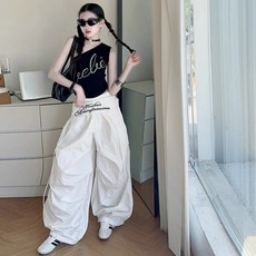 兔巴叮童裝 女童爵士舞練功服2025新款 街舞服少兒露肩設計感走秀服 女孩演出服兒童舞蹈服練功服嘻哈街舞表演服, 黑色斜肩背心+白色腰封彎刀褲,140cm