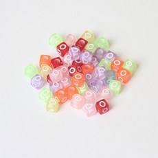 브롤리 알파벳 사각형 투명 비드 단일 문자 DIY 보석 액세서리 우정 팔찌 목걸이 재료, 6x6mm 사각 편지 구슬 50pcs / pack 구멍, 알파벳 O