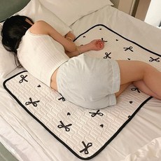생리 방수패드 밤새안심 언더패드 70 x 100cm, 귀여운 리본 귀여운 리본