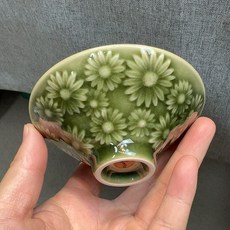 許燕歸 大師 龍泉青瓷 手工茶杯 斗笠杯 青釉刻繪小皺菊紋, 商品主圖, 1個