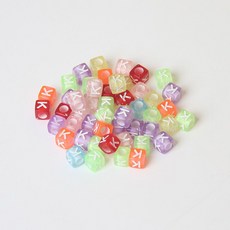 브롤리 알파벳 사각형 투명 비드 단일 문자 DIY 보석 액세서리 우정 팔찌 목걸이 재료, 6x6mm 사각 편지 구슬 50pcs / pack 구멍, 알파벳 K