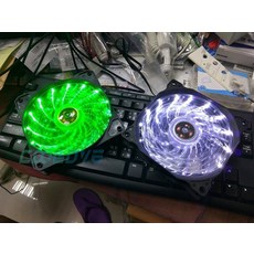小白的生活工場*NEEDCOOL 尼克酷爾 12公分 15 LED 9刃炫光防震風扇(綠或白)燈 1100轉, 綠色