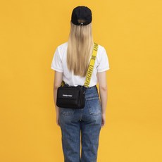 Undercross 休閒拉鍊斜背包