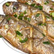 돌쇠네 전통 방식으로 말린 영광 가정용 참조기 굴비, 20마리 (1.0kg)+선물용가방