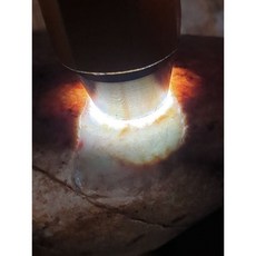 【七彩翡翠】半賭石，大馬砍場口開窗料 1215g