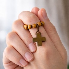 천주교 손가락 마디 십자가 원목 묵주, 베이지