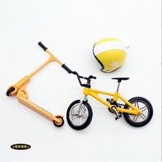 隨草憶境 （三件套）迷你仿真自行車滑板車安全帽頭盔，娃娃屋袖珍微縮模型場景配件, 1個, 一組3款入（黃色，自行車+板車+帽 ）