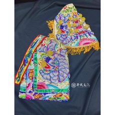 華誠 半手工 三角鱗 白底 龍袍 神明衣 適用於吳府千歲 薛府王爺 東港 劉府千歲 趙聖帝君 趙部靈公 多尺寸可選, 1個, 1尺2衣長 1尺3神尊適用