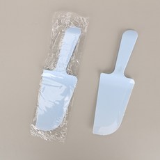 巧緻烘焙網 生日蛋糕刀 獨立包裝 彩色塑膠蛋糕刀 一次性蛋糕刀 彩色蛋糕刀 鋸齒蛋糕刀 蛋糕托刀 ，三角蛋糕刀, 淡藍(單支), 1個