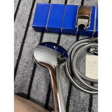 TOTO 手持花灑, 1個, 蓮蓬頭+1.5M不鏽鋼軟管+打孔底座