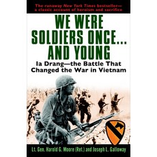 (영문도서) We Were Soldiers Once...and Young: Ia Drang - The Battle That Changed the War in Vietnam Paperback, Presidio Press, English, 9780345475817