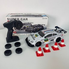 DIU 爆款1:24四驅專業漂移遙控賽車賽車仿真耐摔模型玩具, 1個, 1601B【白色噴霧款】【單盒971.6g】:【標準款-車身鋰電池*1】