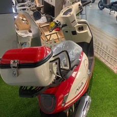 本田Honda NS125LA機車後箱，加大容量耐磨材質，多功能置物後備箱，時尚外觀安裝簡便, 女神紅拼象牙白中號基礎版皮內襯