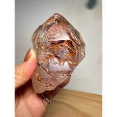 馬達加斯加薰衣草紫紅泥骸骨水晶原礦, 1個
