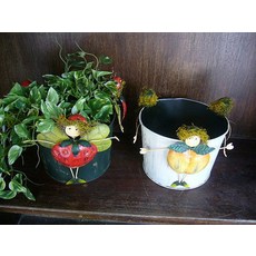 *︵House傢飾︵*鄉村手工鐵皮娃娃花器 草莓仙子/蘋果仙子 2款, 1個