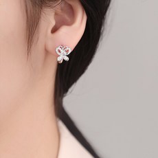투니스 심플 큐빅 나비 귀걸이