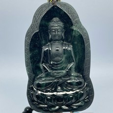 翡翠大日如來玉器飾品，象徵智慧與光明，護身平安吉祥，精雕細琢值得珍藏