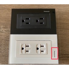 Panasonic 國際牌 GLATIMA 接地雙插座 附玻璃蓋板, 1個, 直式面板,黑色玻璃