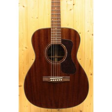 Guild OM-120 全單板民謠吉他，雲杉木面板，桃花心木背側板，OM桶身設計，音色溫暖豐富，演奏舒適, 1個