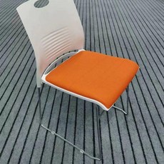 이동형 책상 접이식 리프트, 은색 다리 쌓을 수 있는 의자 테이블