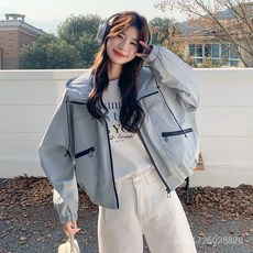 防風女款夾克外套，短版寬鬆工裝連帽設計，小個子顯高。