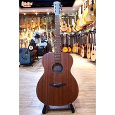 烏克時代 Veelah 全桃花心木入門吉他VOMM OM桶身無缺角，適合初學者，桃花心木音色溫暖，小手輕鬆掌握, 1個